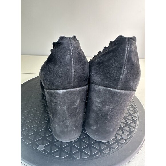 Chloe Black Suede Scalloped Round Toe Block Heels Sz 40.5 - Picture 3 of 9